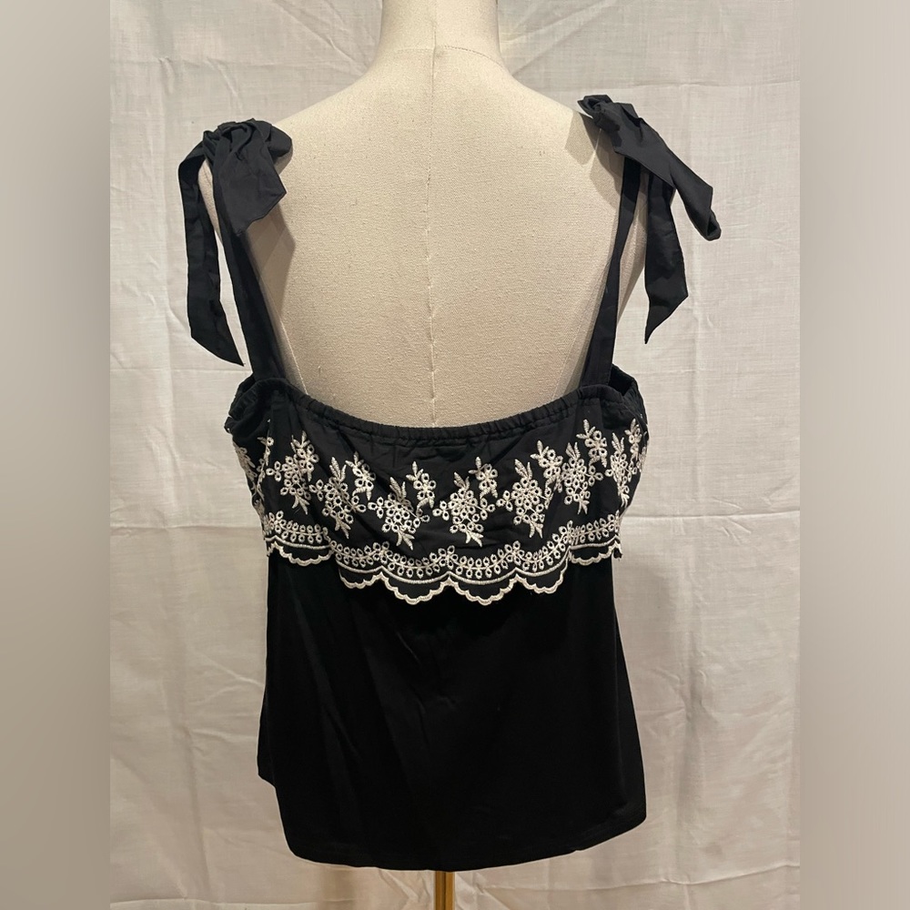 Reath & Wren embroidered top. Tie straps. - Picture 3 of 8